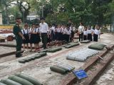 Tham quan doanh trại quân đội
