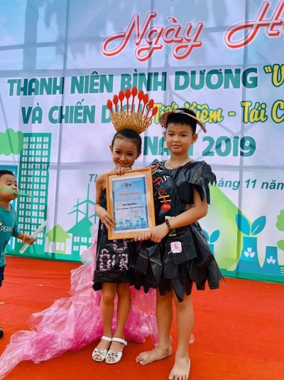 Tham gia Hội thi " Thời trang tái chế từ rác thải nhựa"