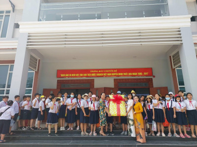 Tổ chức hành trình về địa chỉ đỏ" Bảo tàng tỉnh Bình Dương", "Trường Trung cấp mĩ thuật Bình Dương".