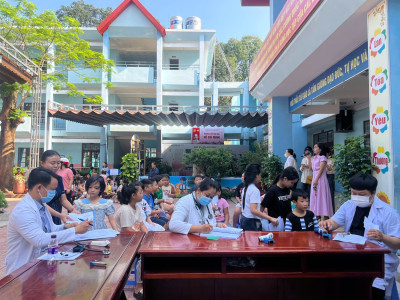 Tổ chức Tiêm chủng vắc xin Sởi  cho học sinh