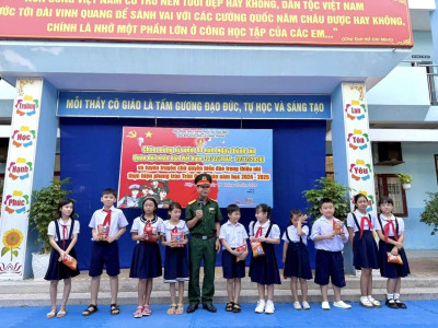 Sinh hoạt chào mừng kỉ niệm 80 năm ngày thành lập quân đội nhân dân Việt Nam - tuyên truyền về biển đảo trong thiếu nhi