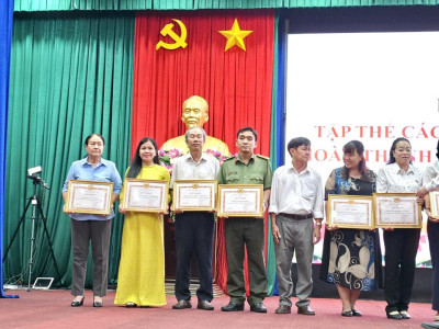 Tham dự hội nghị trực tuyến do Đảng bộ phường Thủ Dầu Một tổ chức