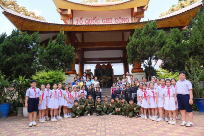 TRƯỜNG TIỂU HỌC LÊ HỒNG PHONG: DÂNG NÉN TÂM HƯƠNG – KHẮC GHI GIÁ TRỊ HÒA BÌNH