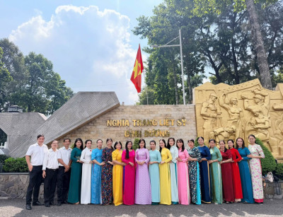 Chi bộ Trường Tiểu học Lê Hồng Phong tham dự Hội nghị quán triệt Nghị quyết Trung ương