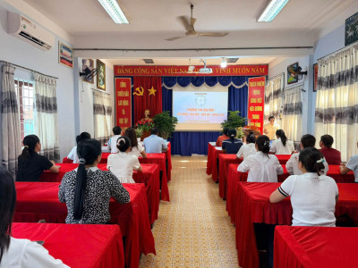 Chi bộ Trường Tiểu học Lê Hồng Phong tham dự Hội nghị quán triệt Nghị quyết Trung ương