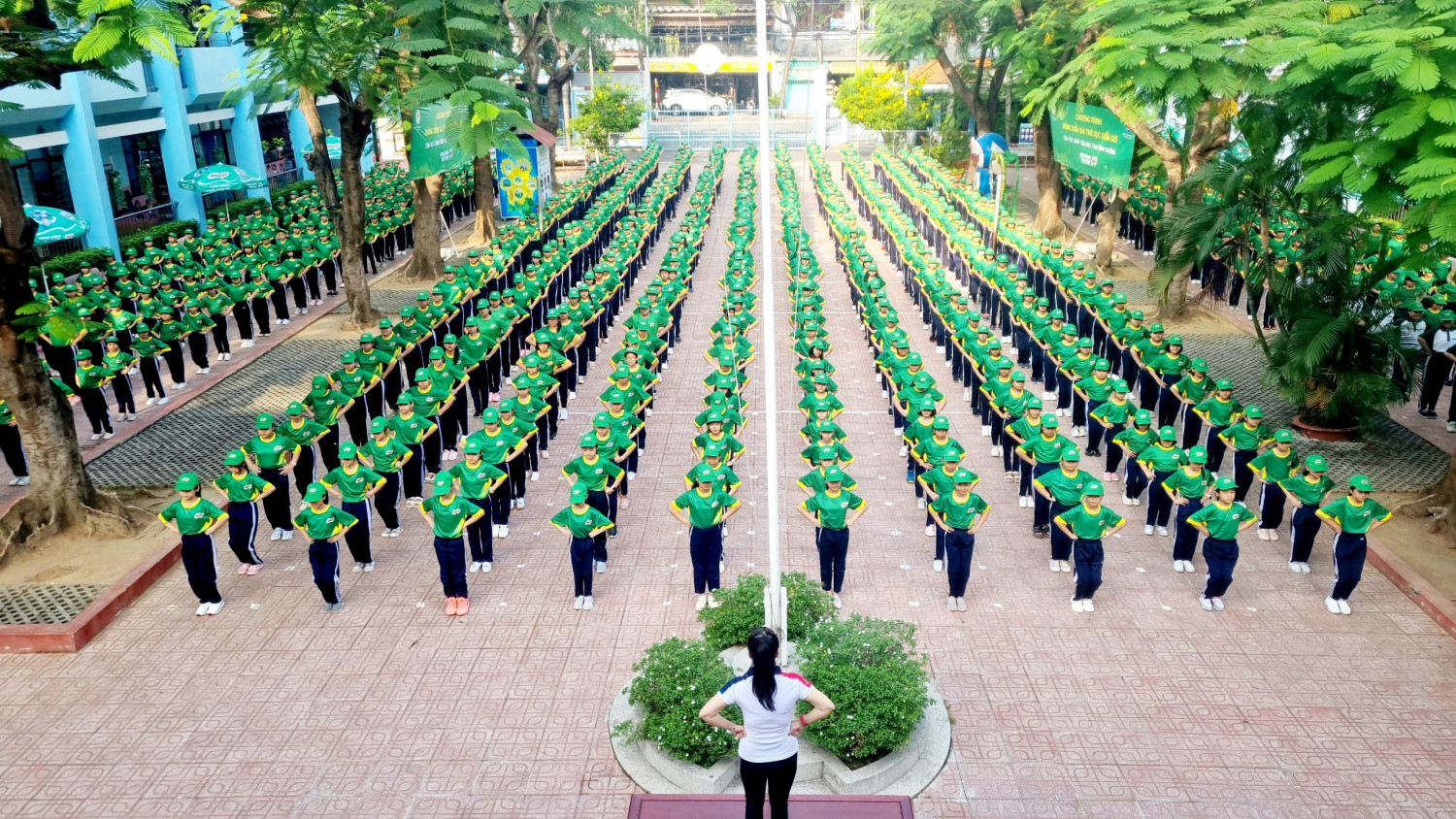 Chương trình "Đồng diễn bài Thể dục giữa giờ của học sinh Tiểu học tỉnh Bình Dương"