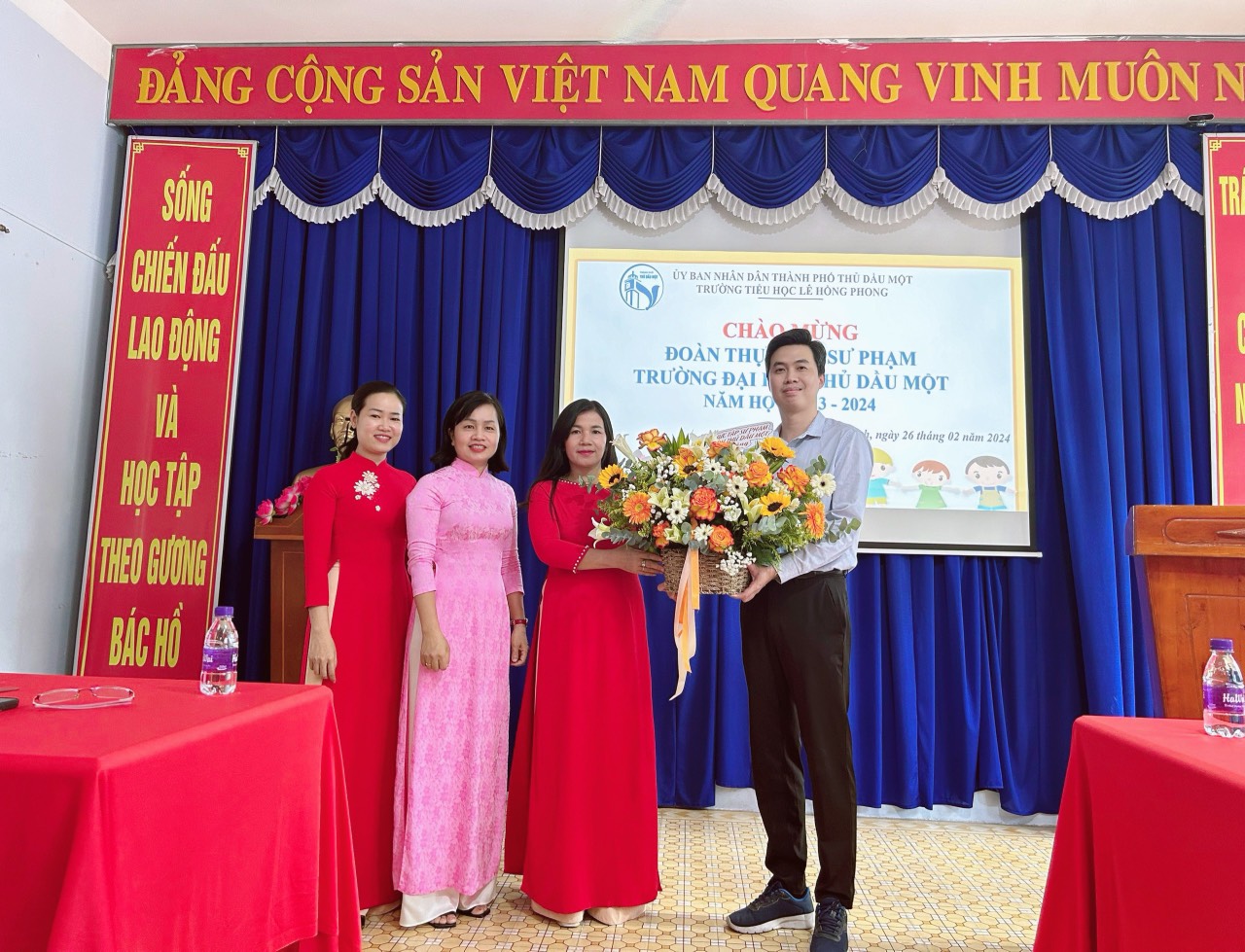 Đón Đoàn sinh viên Thực tập sư phạm Trường Đại học Thủ Dầu Một