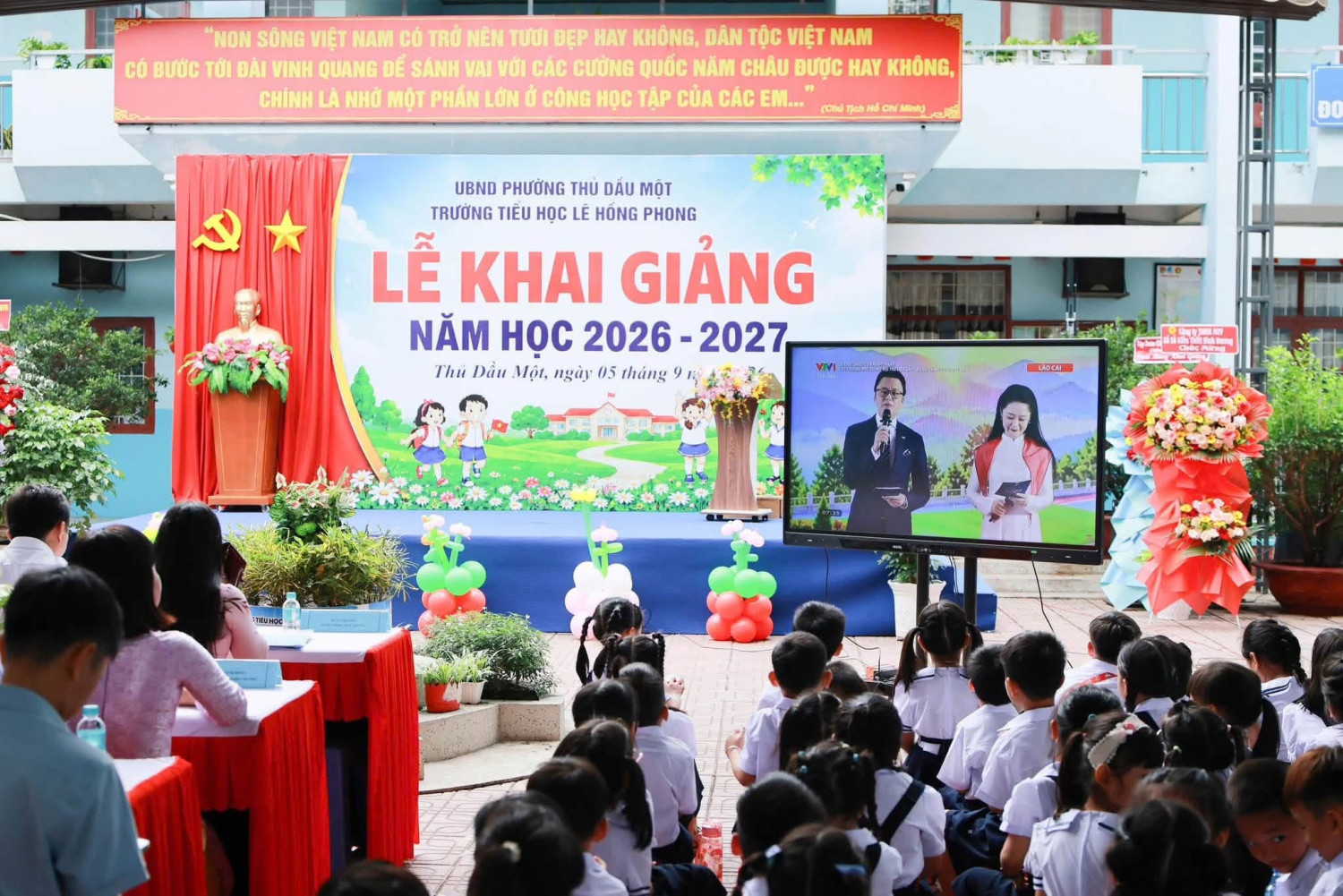“RỰC RỠ SẮC MÀU”TIỂU HỌC LÊ HỒNG PHONG TƯNG BỪNG TIẾNG TRỐNG KHAI TRƯỜNG NĂM HỌC 2026 - 2027!